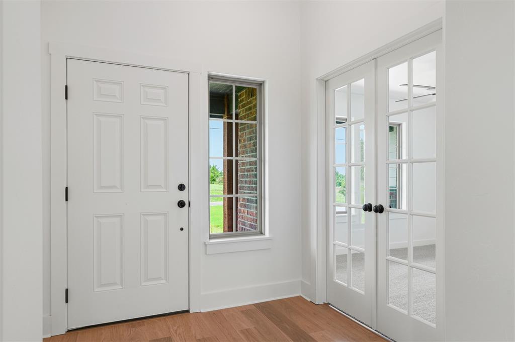 24175 Western Avenue Property Photo 4