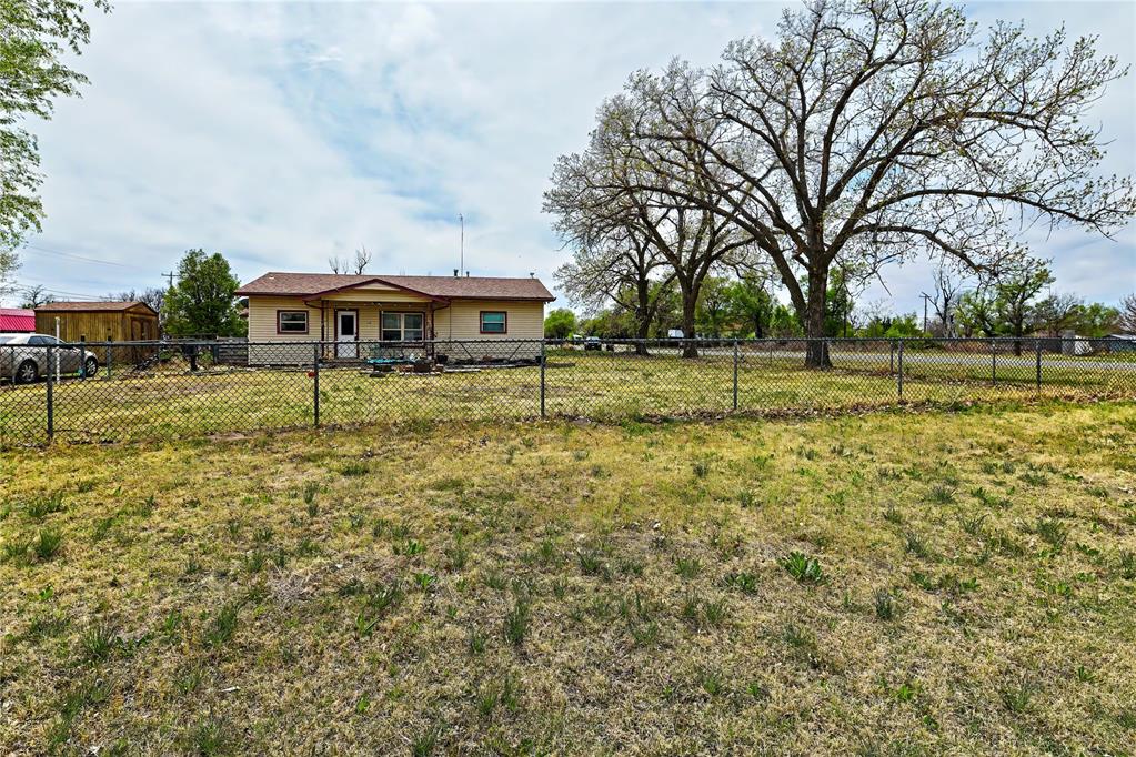 121 W 3rd Street Property Photo 6