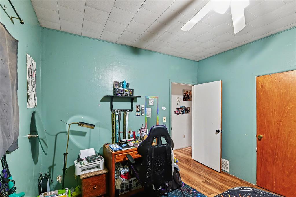 121 W 3rd Street Property Photo 20
