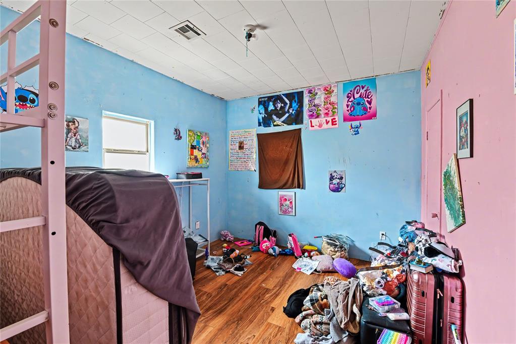 121 W 3rd Street Property Photo 21