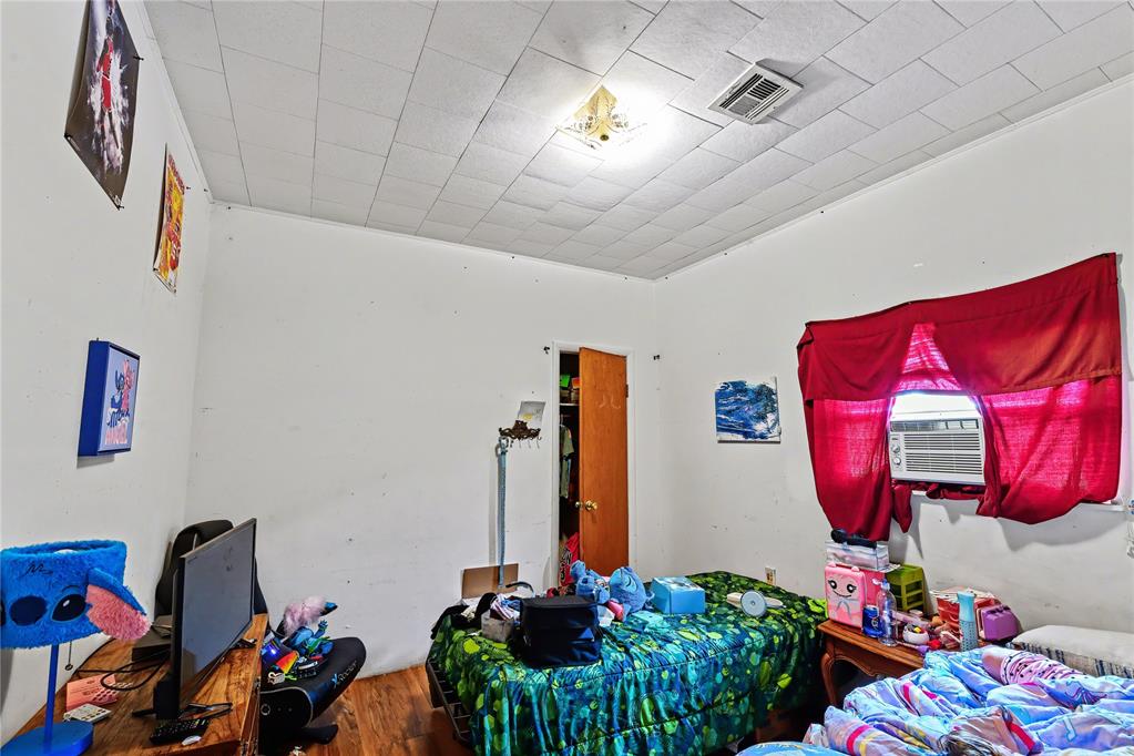 121 W 3rd Street Property Photo 23