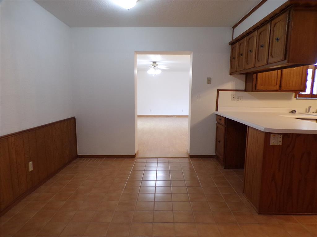 535 N Salyer Property Photo 6