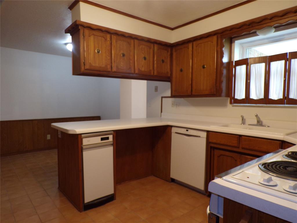 535 N Salyer Property Photo 8