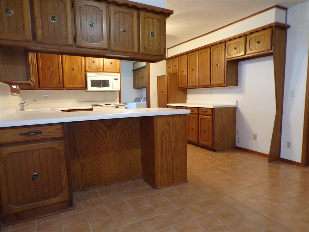 535 N Salyer Property Photo 12