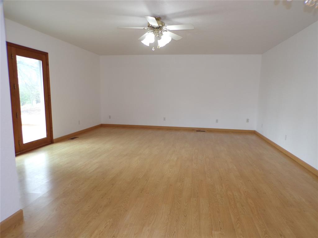 535 N Salyer Property Photo 13
