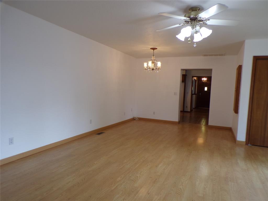 535 N Salyer Property Photo 15