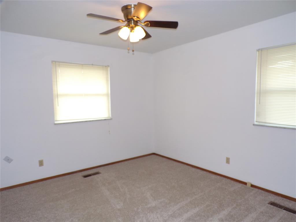 535 N Salyer Property Photo 17