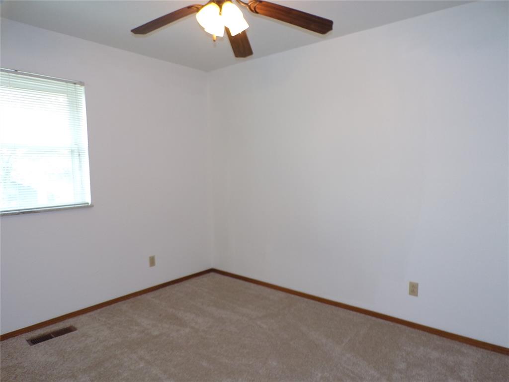 535 N Salyer Property Photo 18