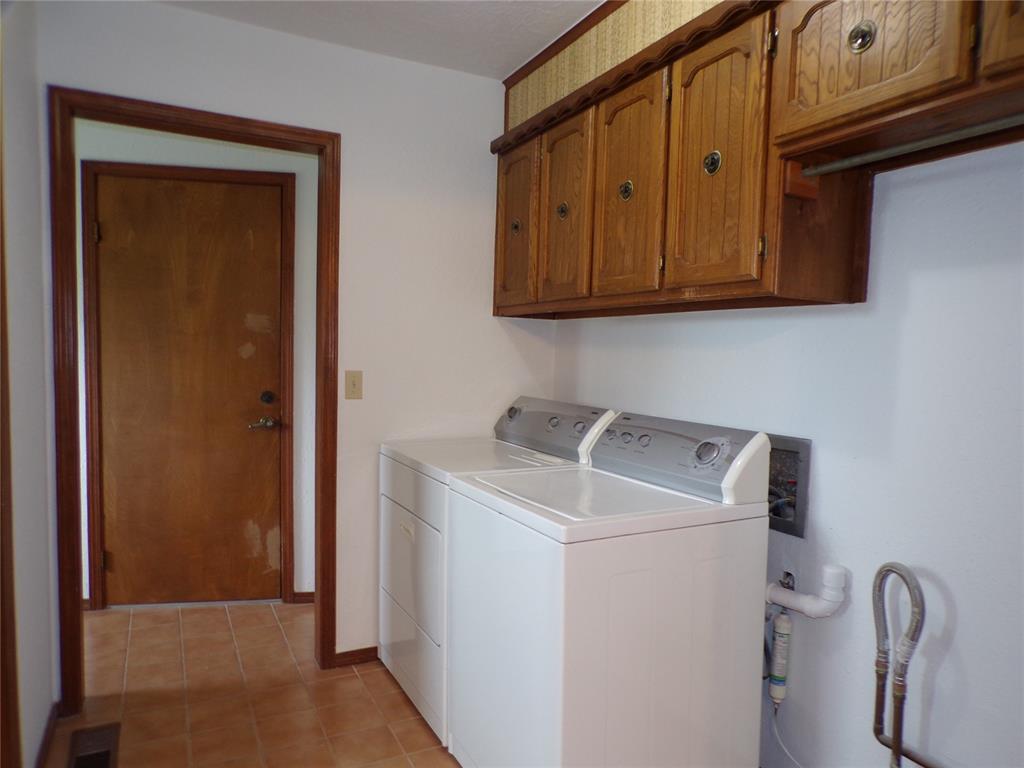 535 N Salyer Property Photo 22