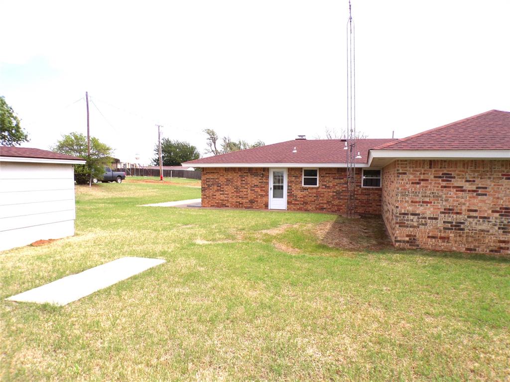535 N Salyer Property Photo 31