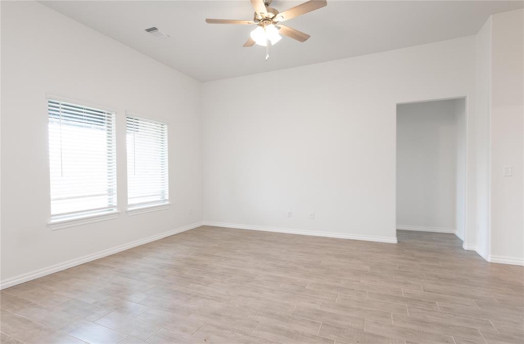 2208 Nw 170th Street Property Photo 9