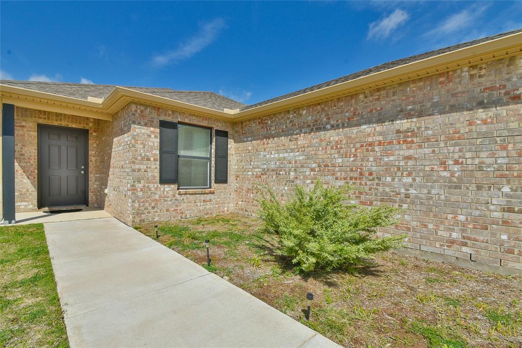 1316 Chuck Wagon Drive Property Photo 3