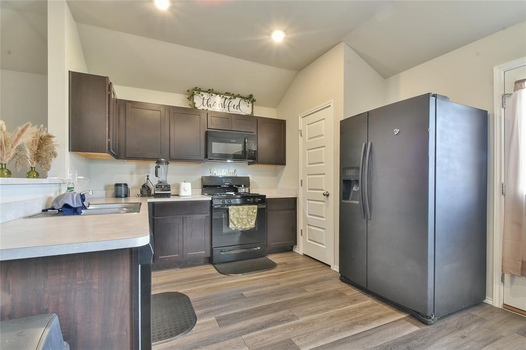 1316 Chuck Wagon Drive Property Photo 4