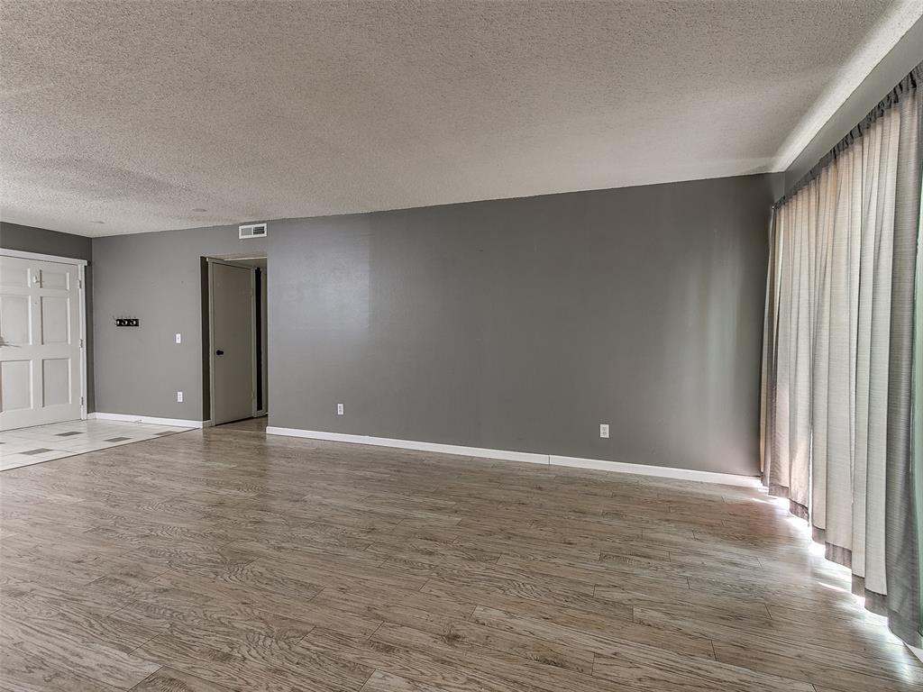 801 Cardinal Creek Boulevard C Property Photo 4