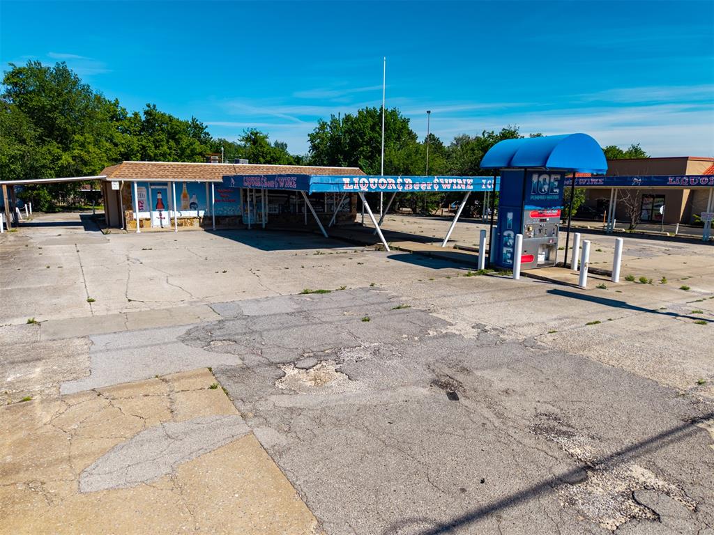 400 S Air Depot Boulevard Property Photo 1