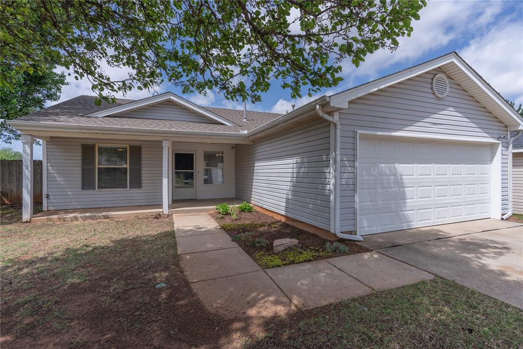 2404 Hunting Horse Trail Property Photo 3
