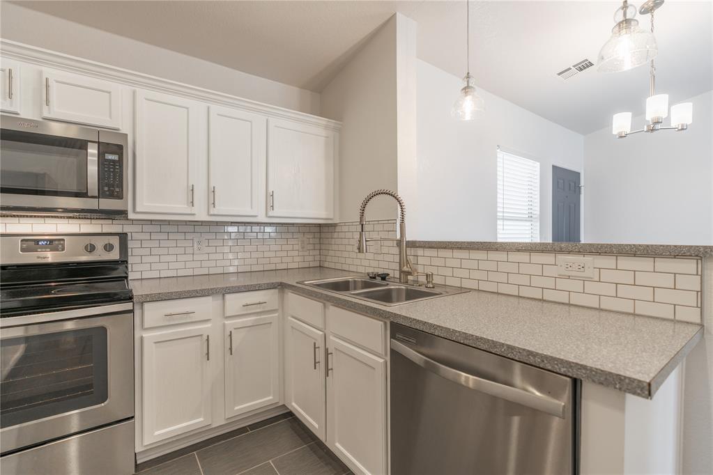 2404 Hunting Horse Trail Property Photo 15
