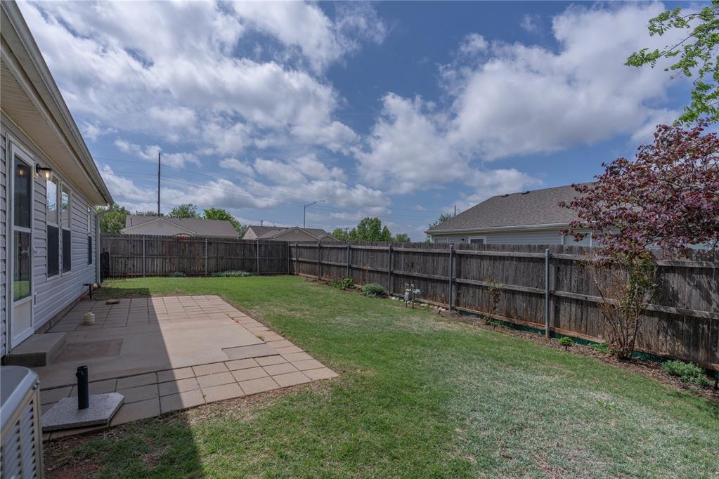 2404 Hunting Horse Trail Property Photo 32