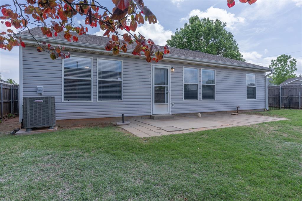 2404 Hunting Horse Trail Property Photo 33