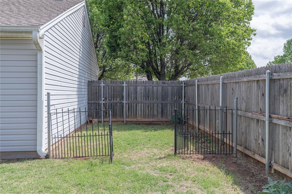 2404 Hunting Horse Trail Property Photo 36