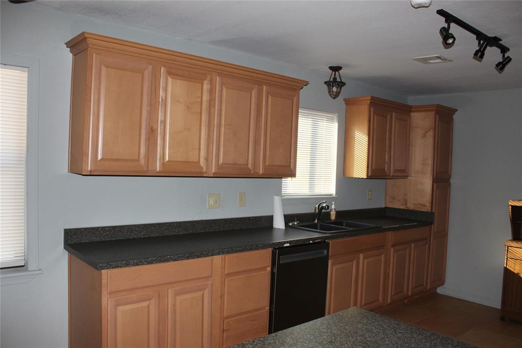 413 W 2nd Street Property Photo 3