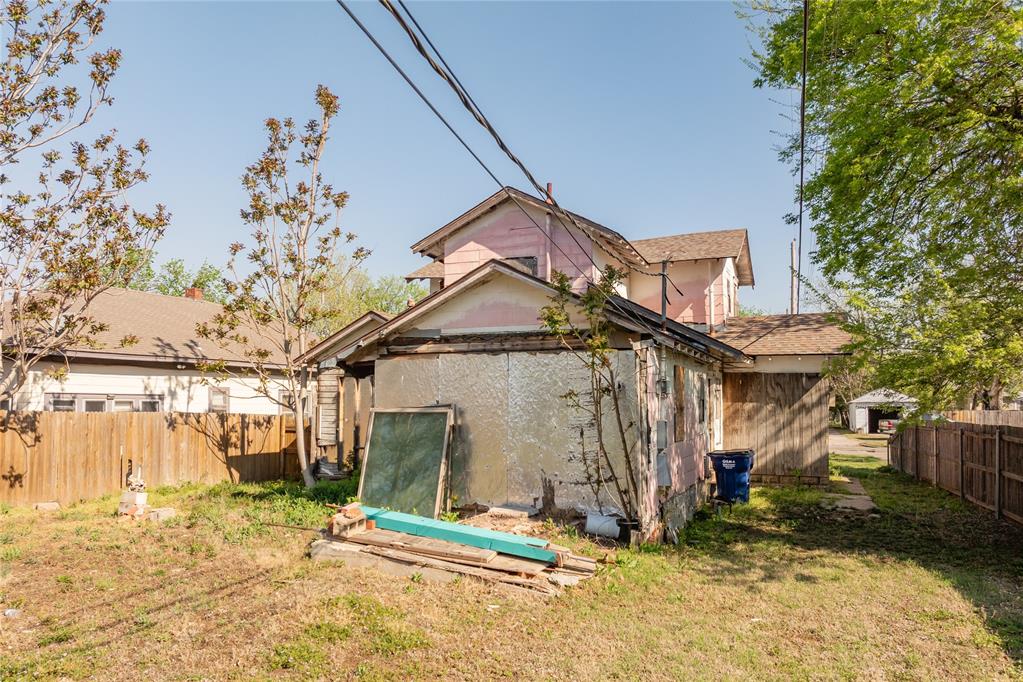 315 W Watts Street Property Photo 9