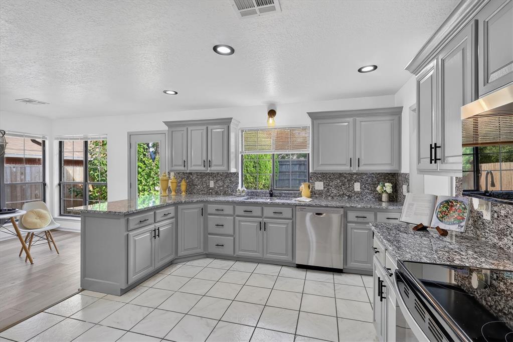705 Nw 143rd Street Property Photo 18