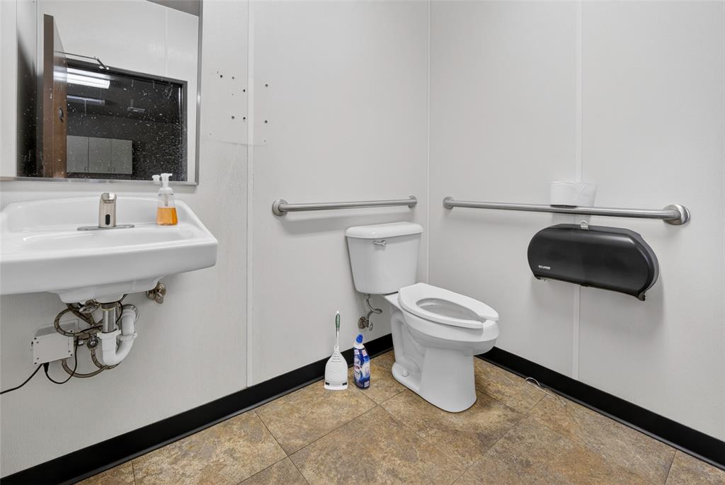 2451 Van Buren Street Property Photo 21