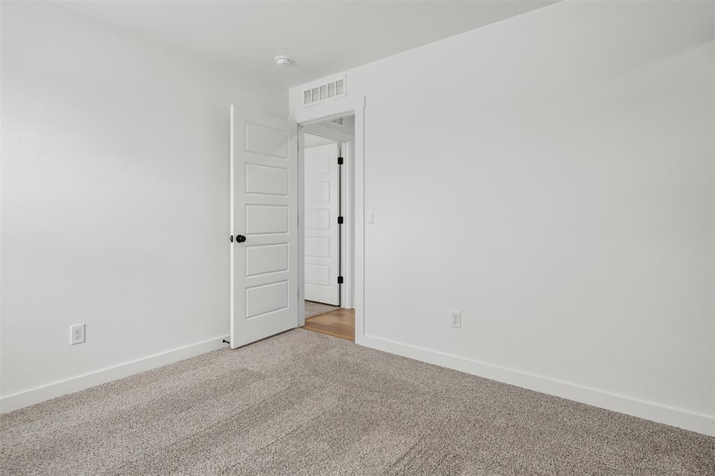 3918 Eureka Drive Property Photo 17
