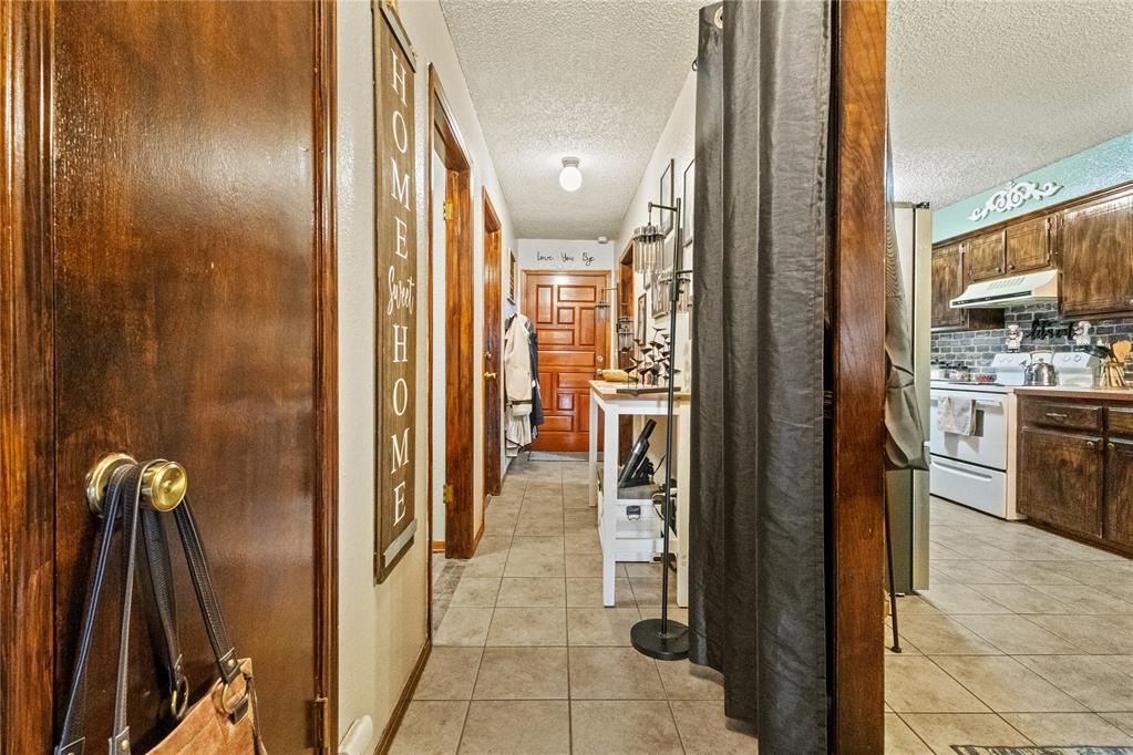 920 N Elm Street Property Photo 6