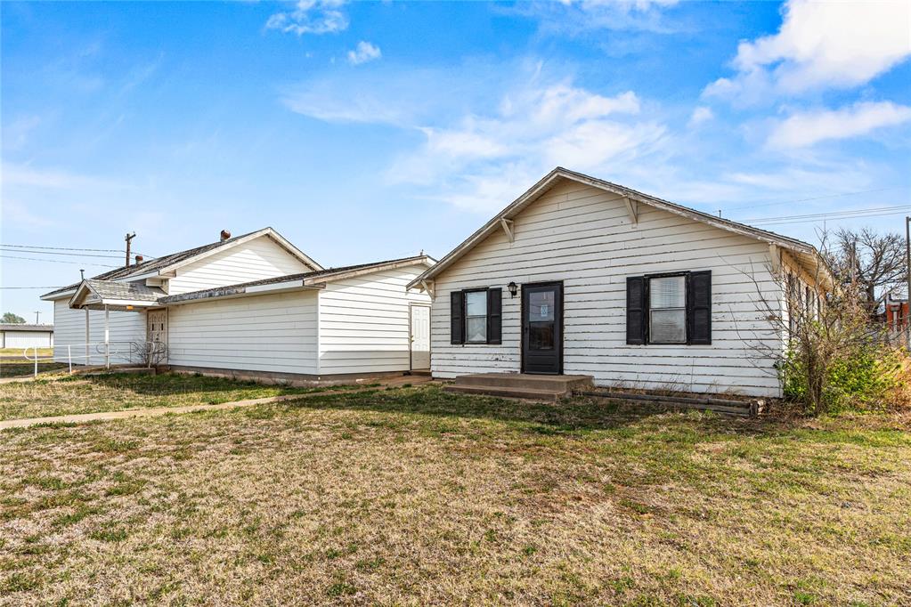 602 D Street Property Photo 4