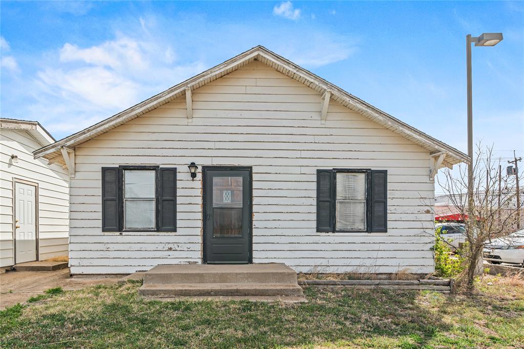 602 D Street Property Photo 27