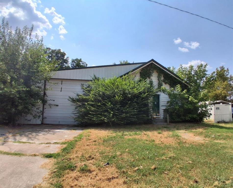 202 S Center Avenue Property Photo 1