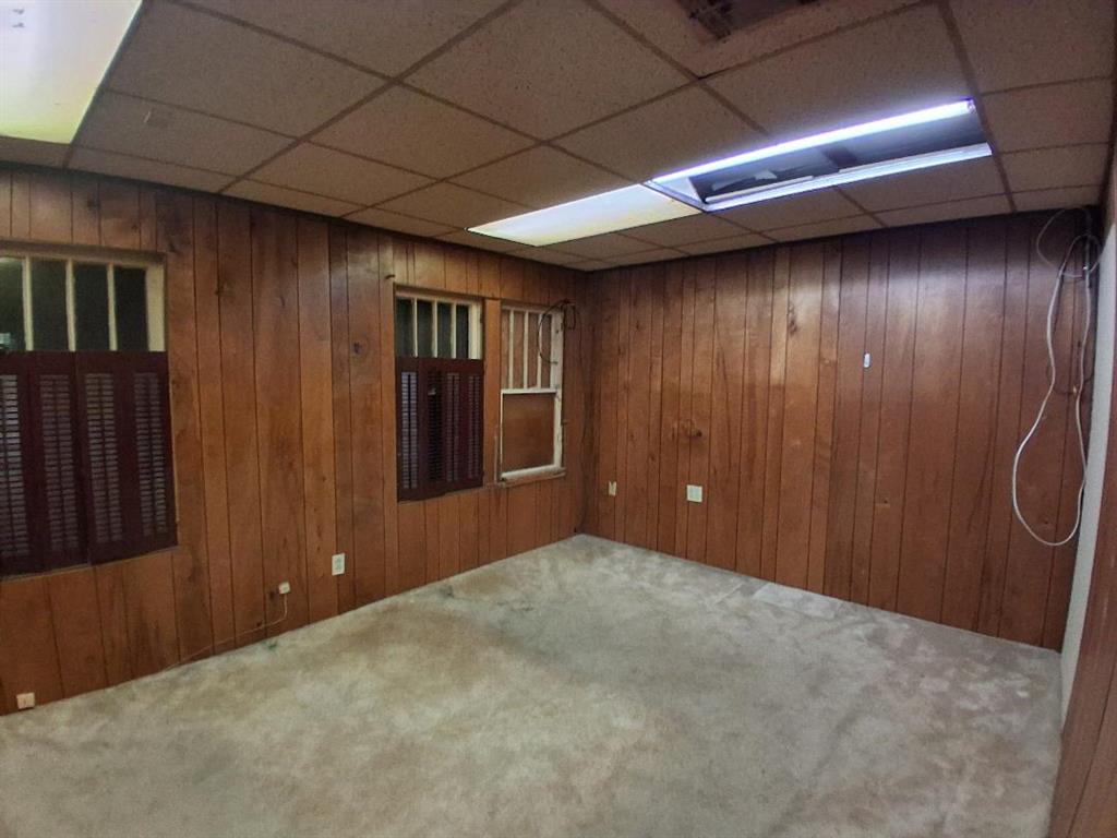 202 S Center Avenue Property Photo 4