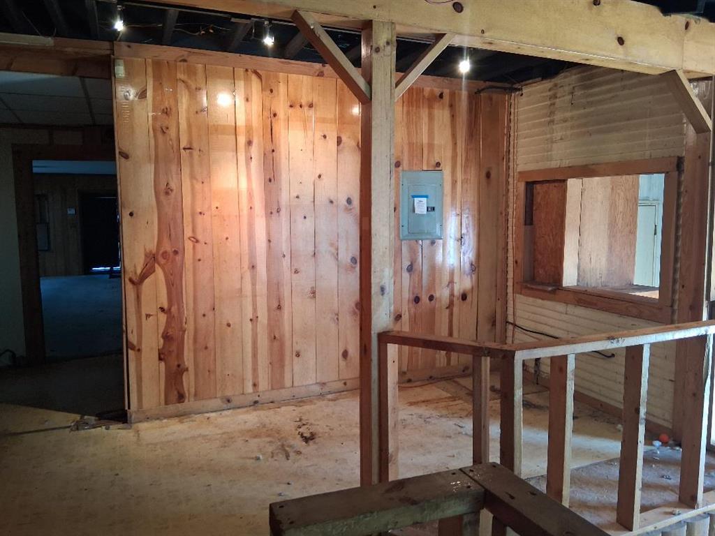 202 S Center Avenue Property Photo 6