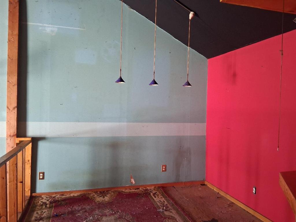 202 S Center Avenue Property Photo 8