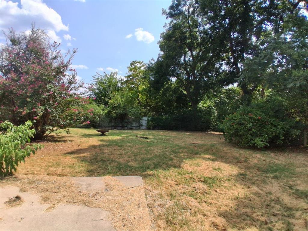 202 S Center Avenue Property Photo 14
