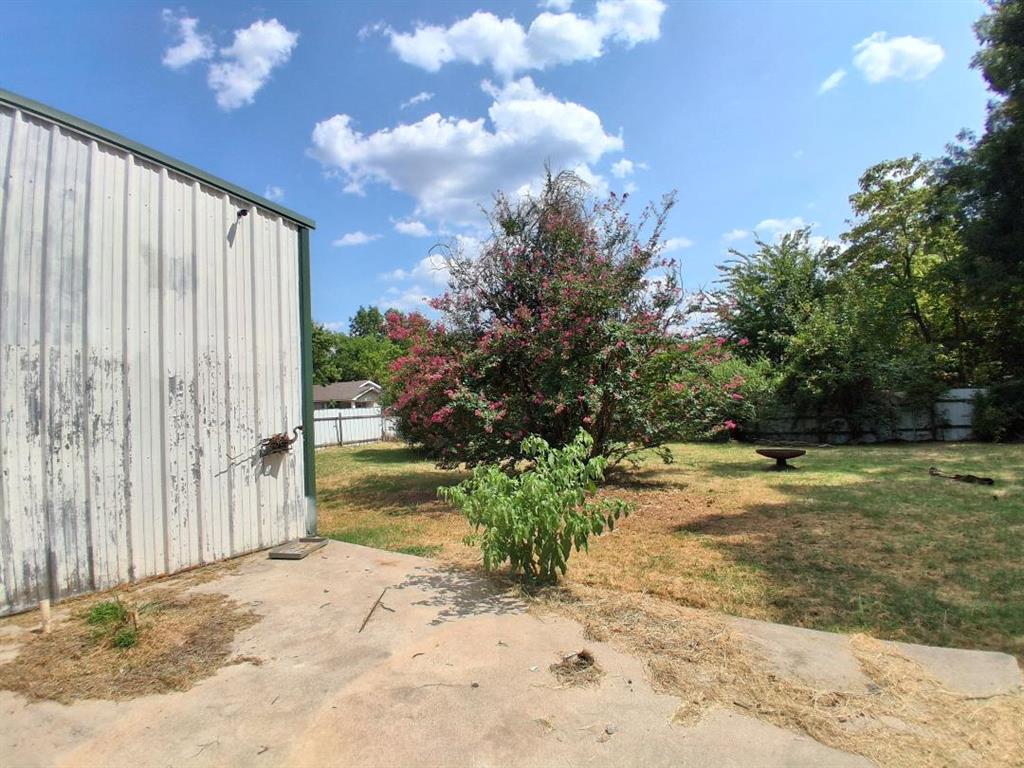 202 S Center Avenue Property Photo 15