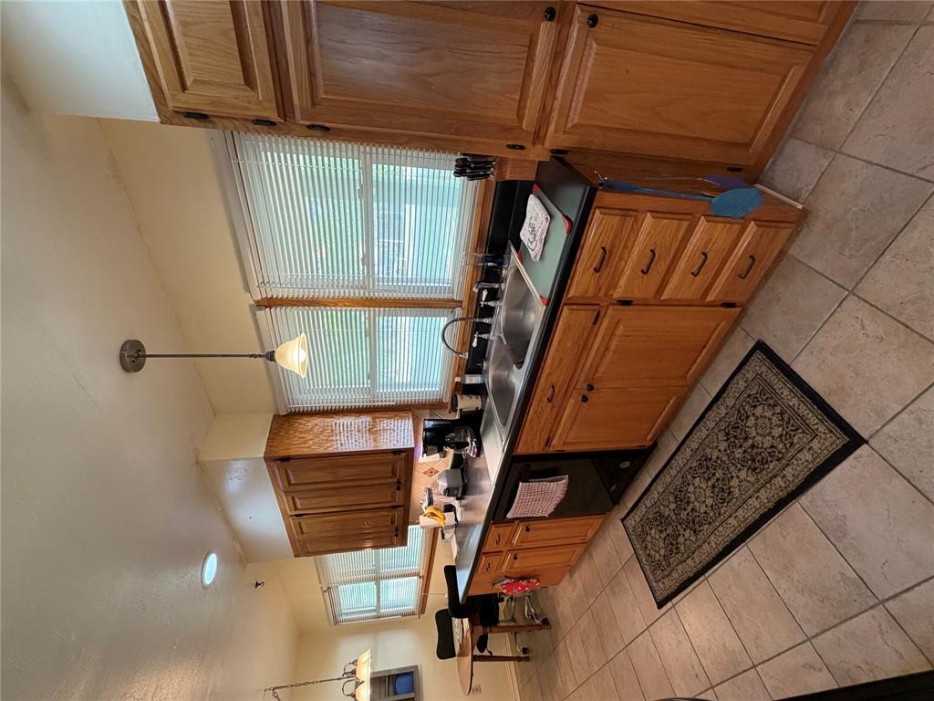 324 S Main Street Property Photo 5