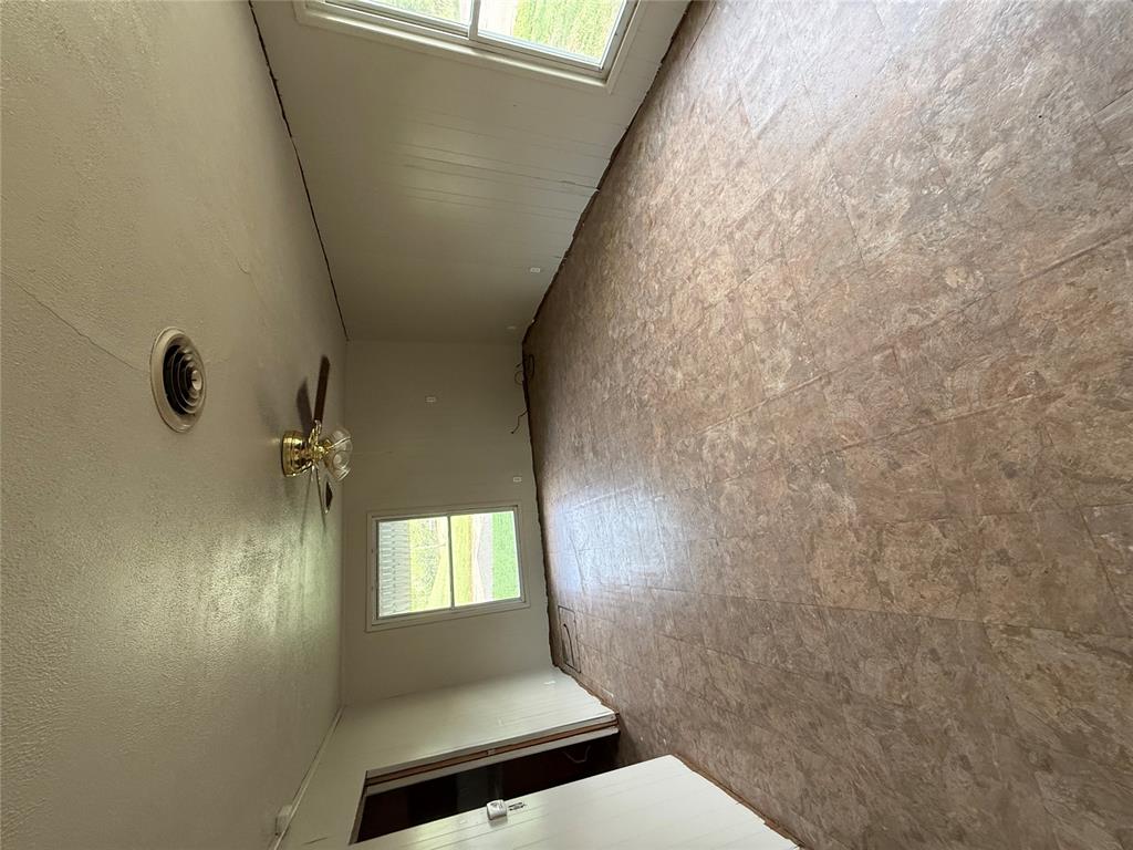 323 W 6th Street Property Photo 6