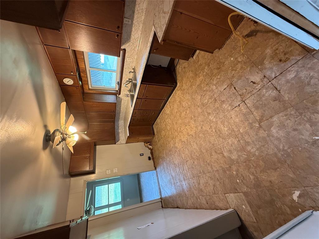 323 W 6th Street Property Photo 7