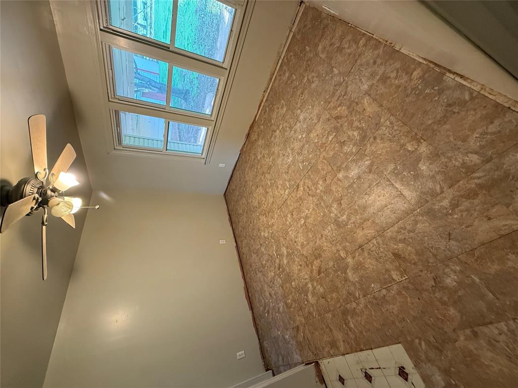 323 W 6th Street Property Photo 10