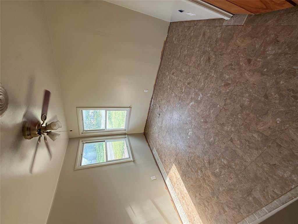 323 W 6th Street Property Photo 12
