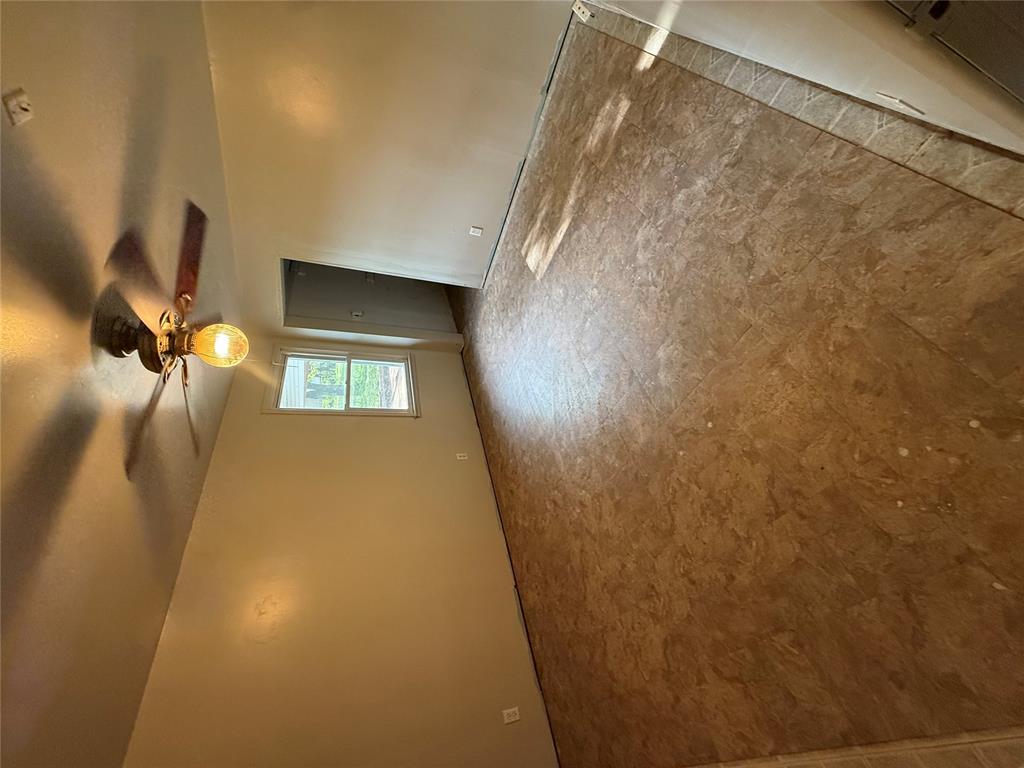 323 W 6th Street Property Photo 13