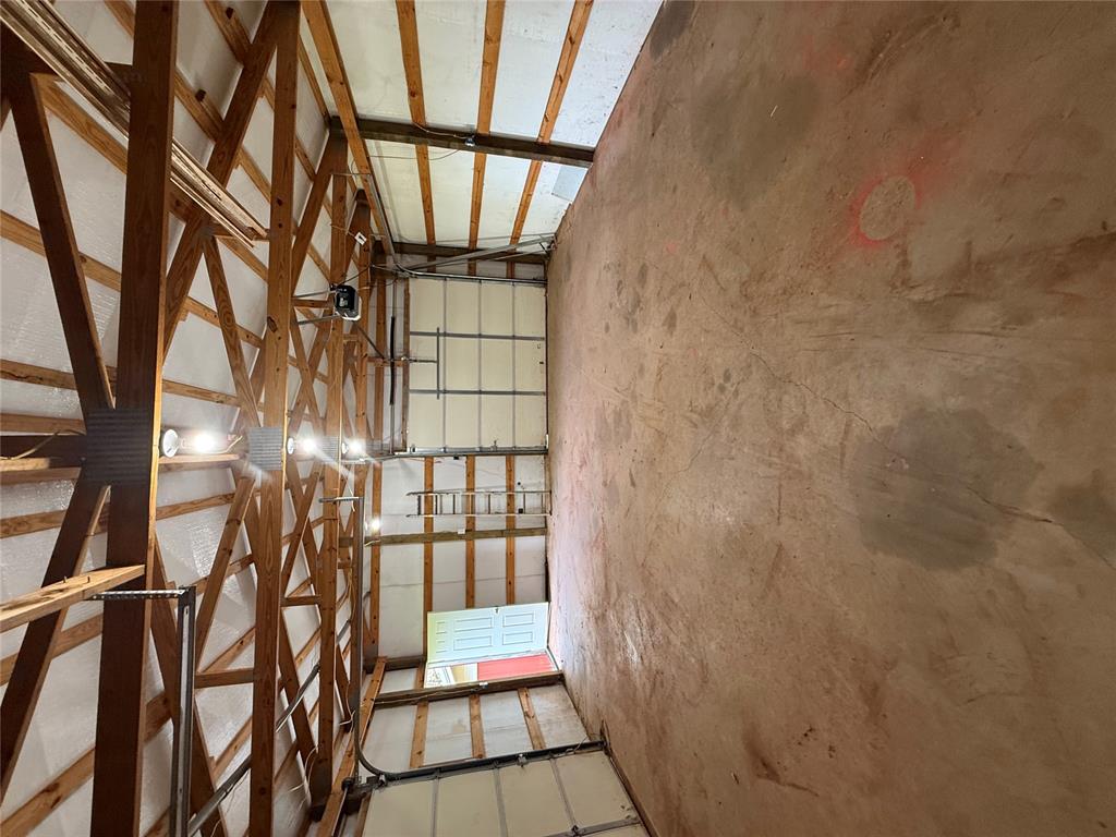 323 W 6th Street Property Photo 18