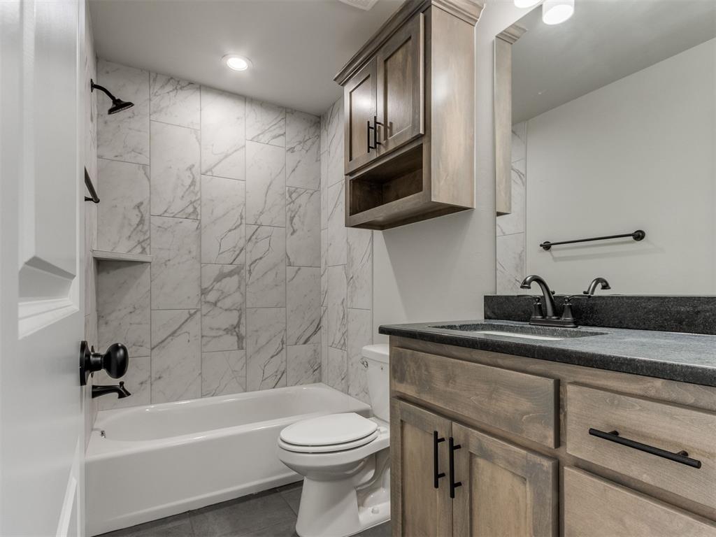 7701 Wilshire Woods Drive Property Photo 10