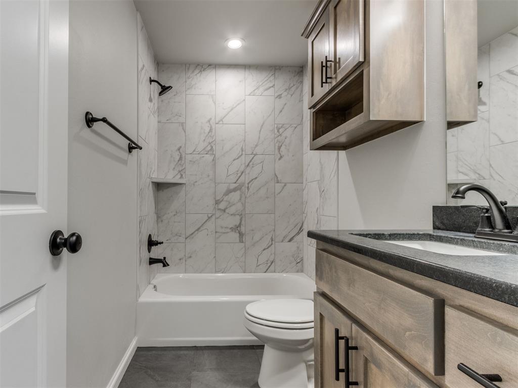 7701 Wilshire Woods Drive Property Photo 11