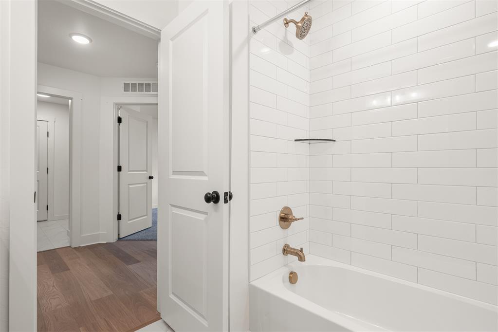 3711 Eureka Drive Property Photo 16