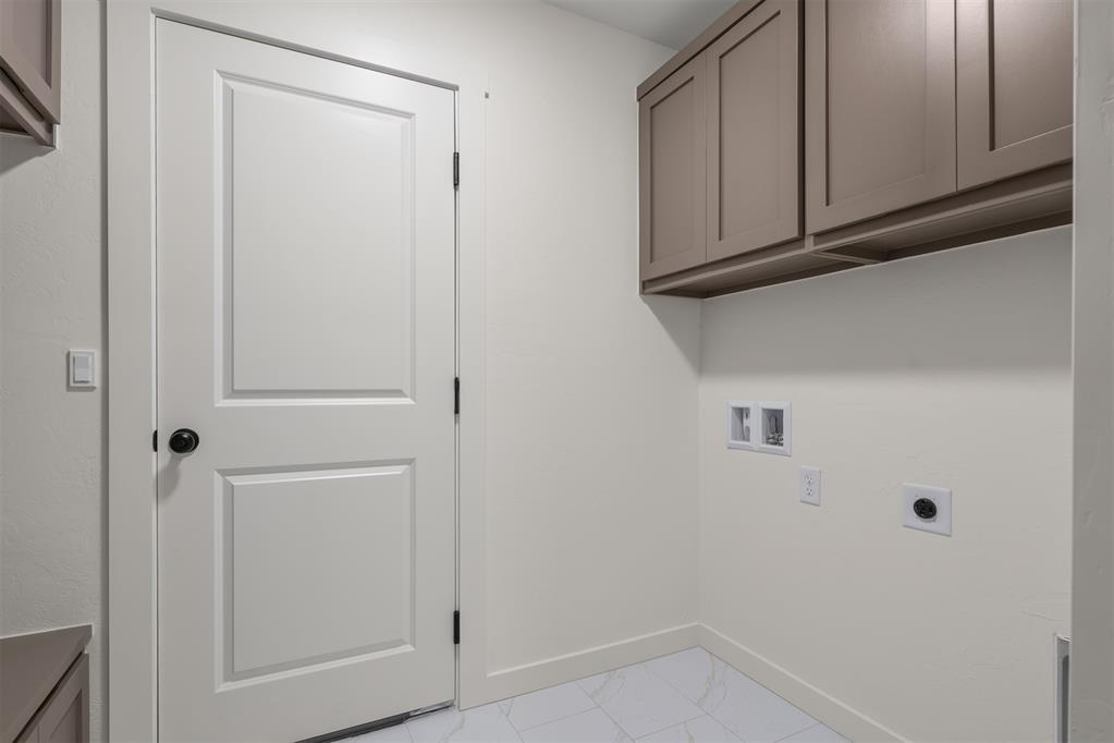 3711 Eureka Drive Property Photo 27