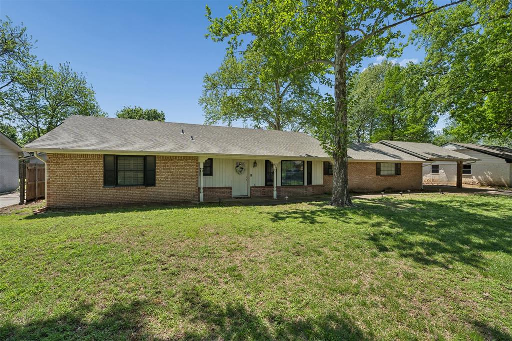 910 McCall Drive Property Photo 1